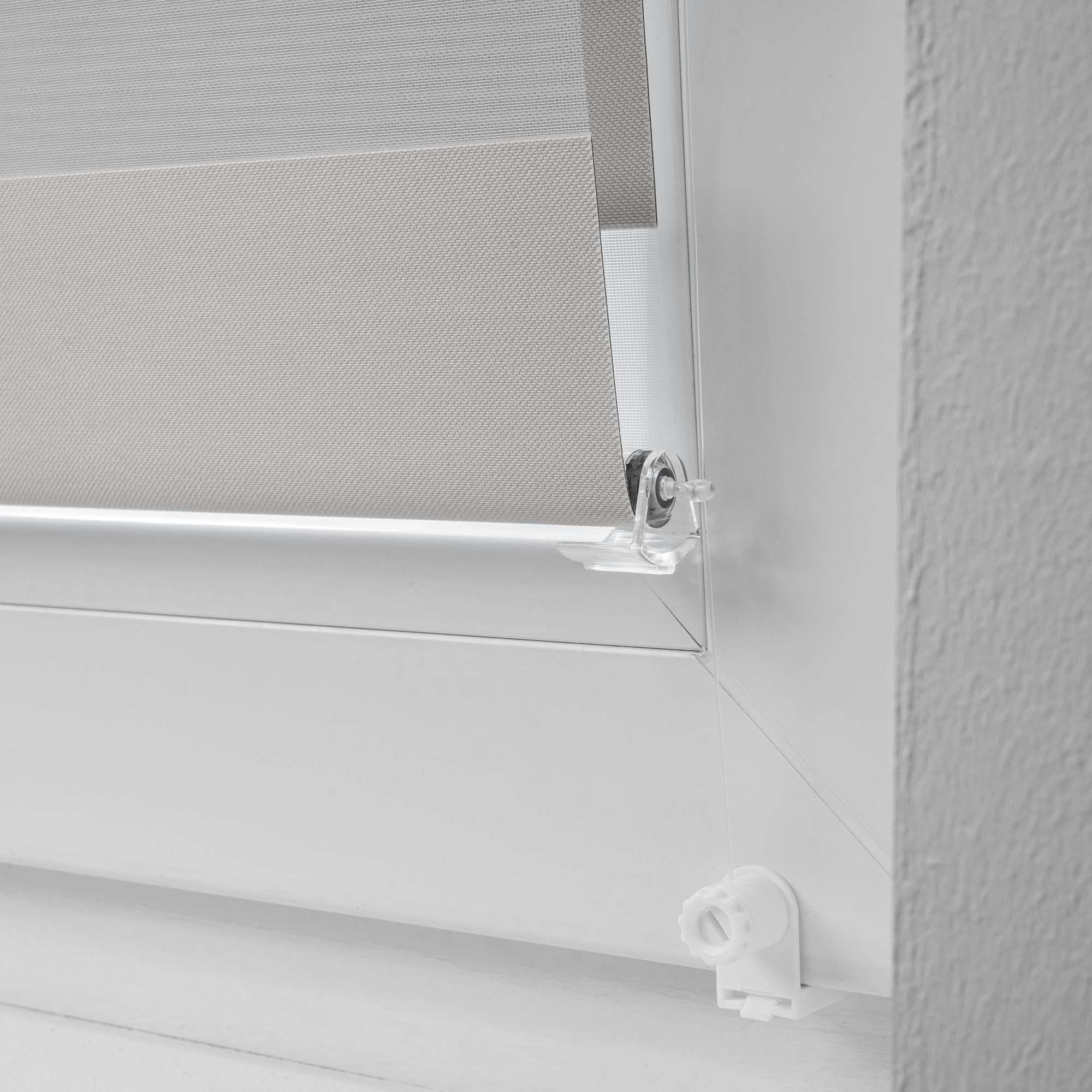 Tak, z uchwytami zaciskowymi