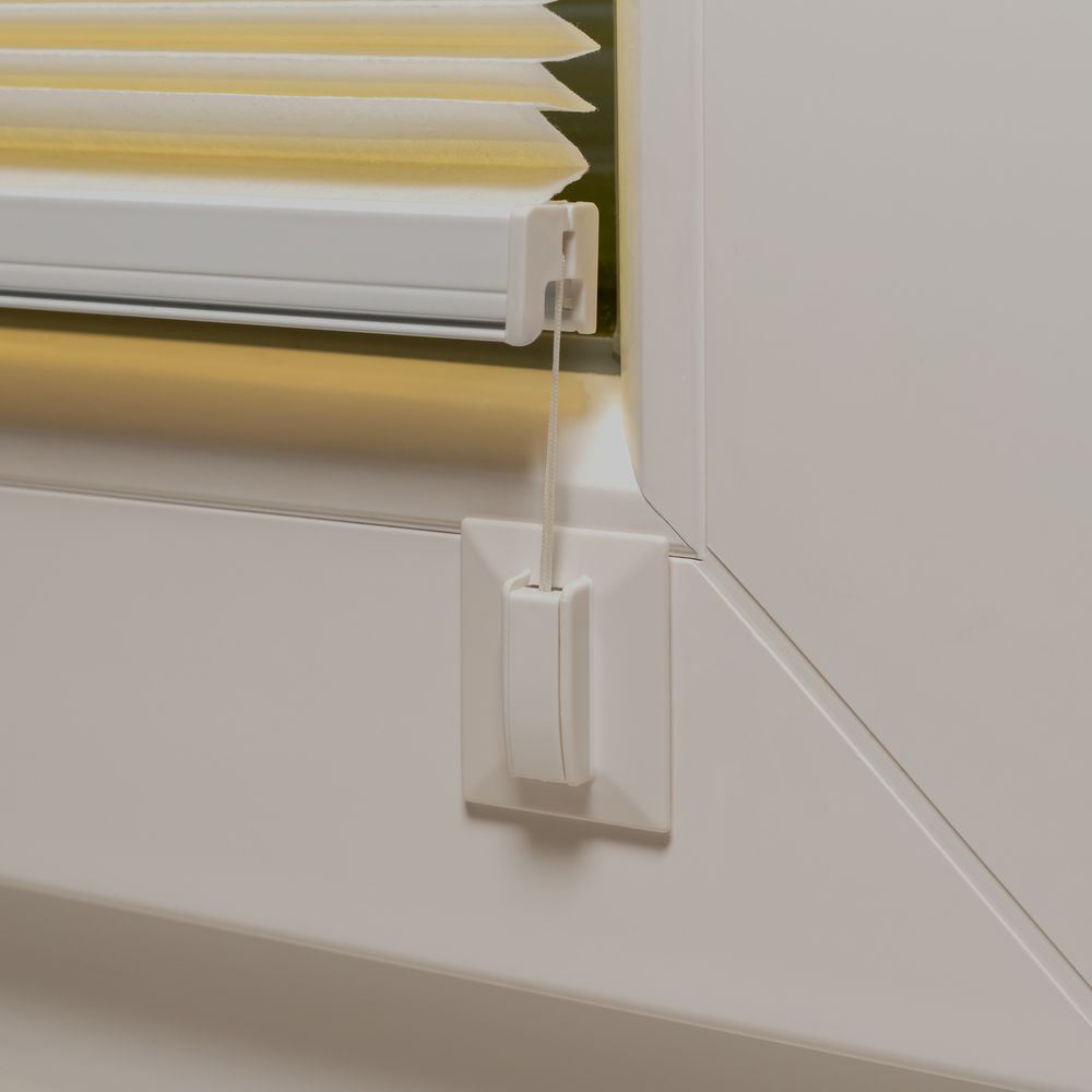 Płytka samoprzylepna z uchwytem zaciskowym